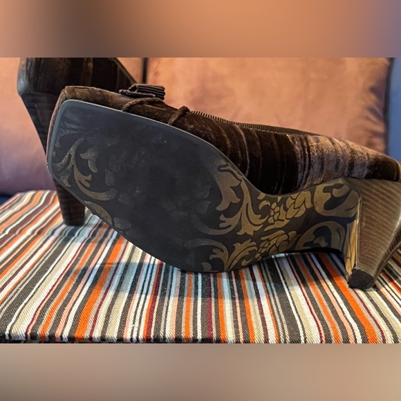 Report Crushed Velvet Pumps w/Bow | Square Toe| Brown | EUC - Picture 4 of 6